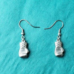 2/10$ NWOT stainless steel boxing glove earrings